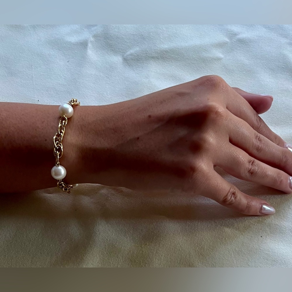Vintage Monet Gold & Pearl Bracelet - Picture 14 of 16